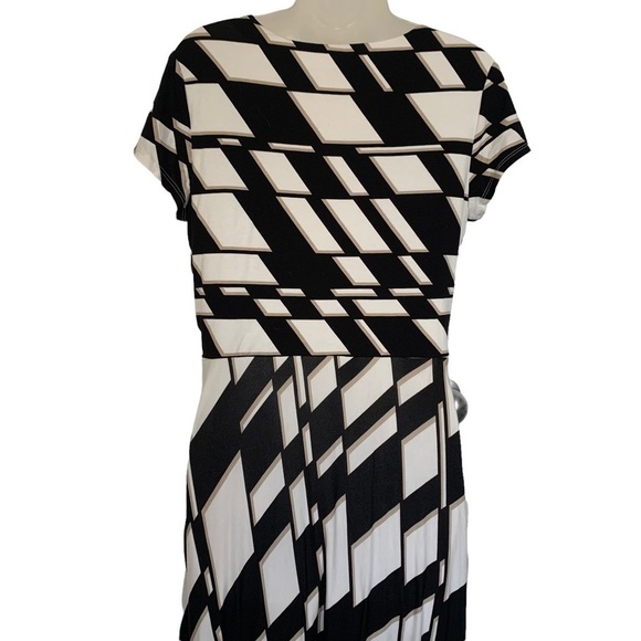 C EST. 1946 Women's Med Stretch Rayon Maxi Dress Black/White/Tan Abstract SS - Picture 8 of 12